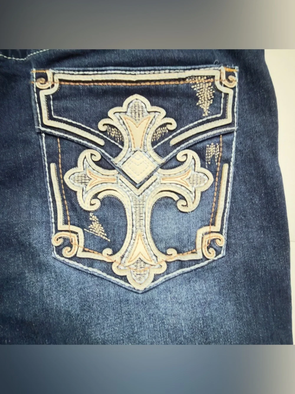Outcast Outfitters women's Blue Jeans Embroidered Fleur De Lis Cross Pockets